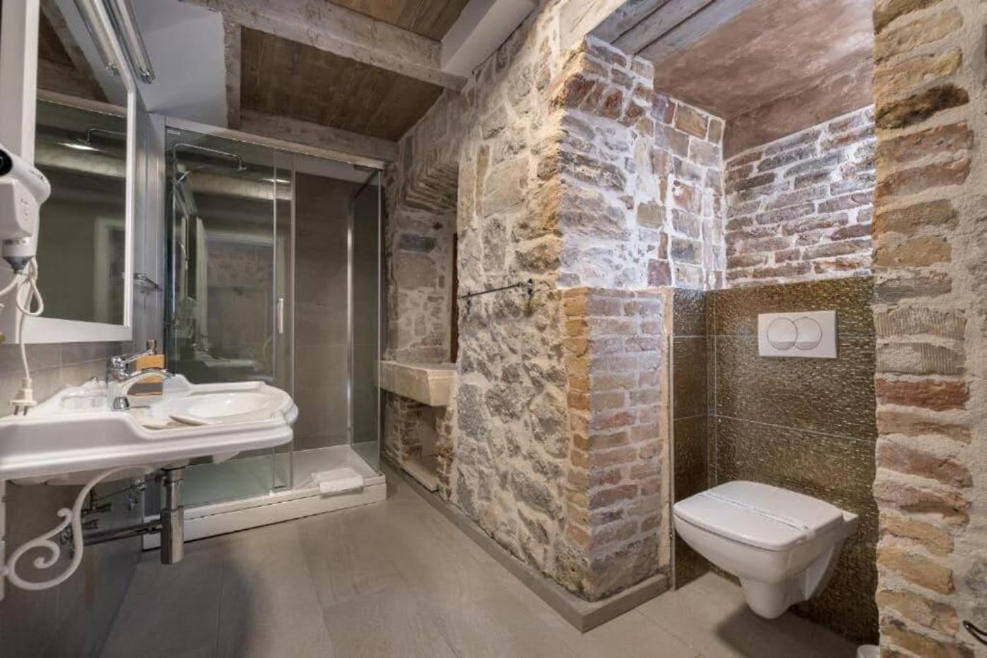 Historic-Plaza-Varos-Split-Room-36