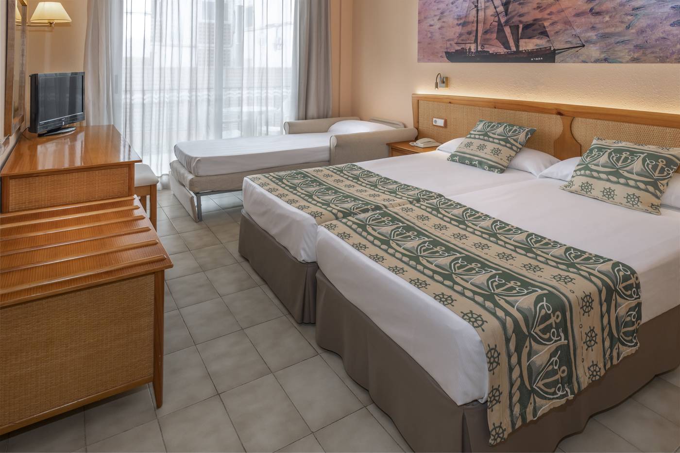 Oasis-Tossa-Room-14