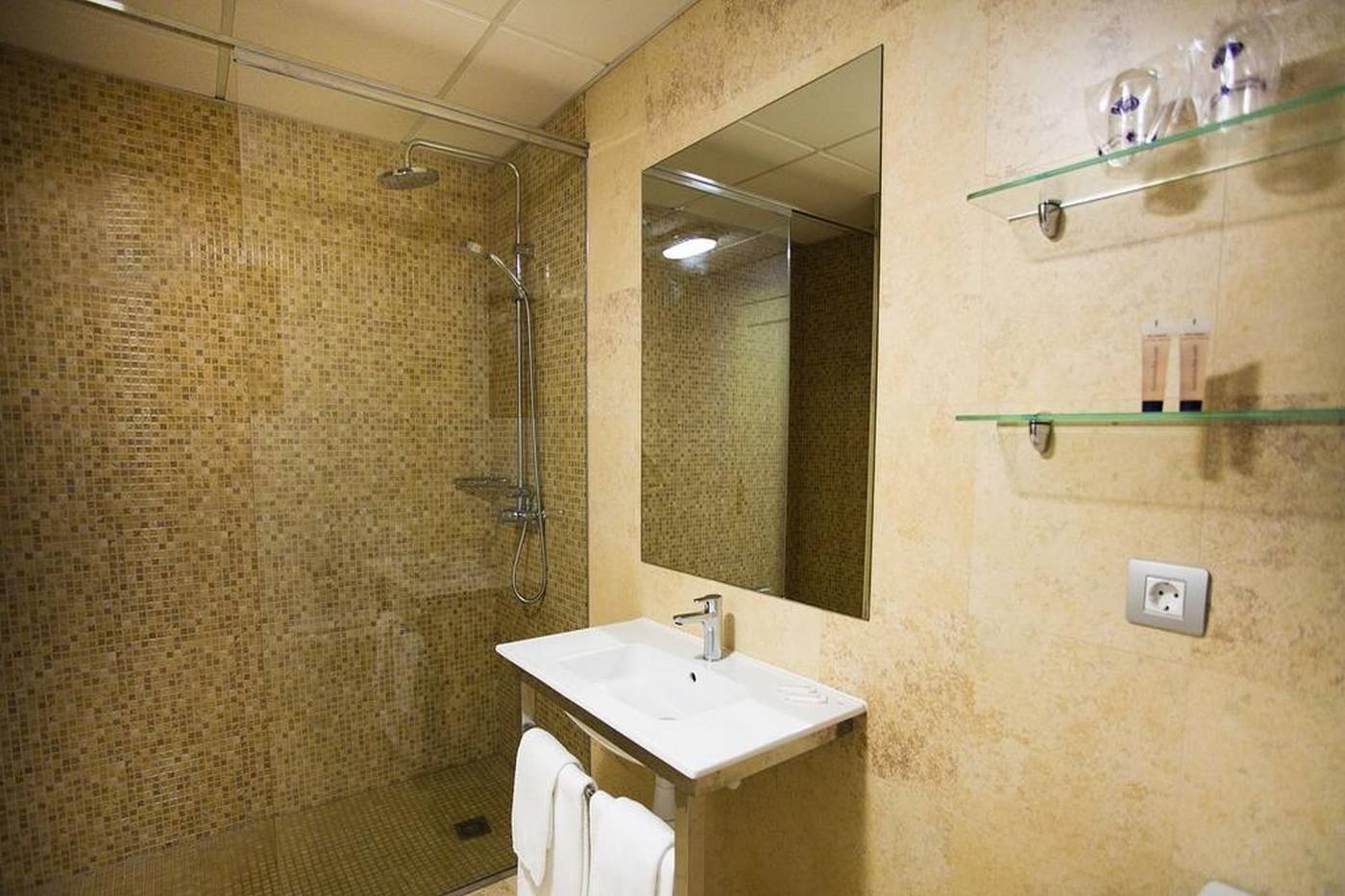 Elba-Castillo-San-Jorge-Room-30