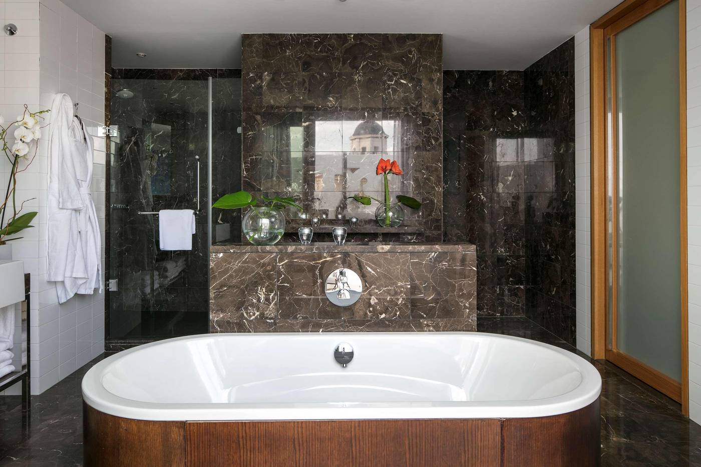 ME-Madrid-Reina-Victoria-Room-43