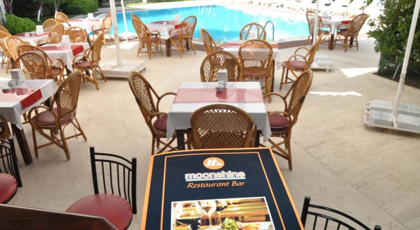 Moonshine-Hotel---Suites-Restaurant-14