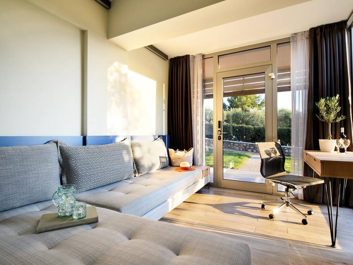 Blue-Dolphin-Room-25