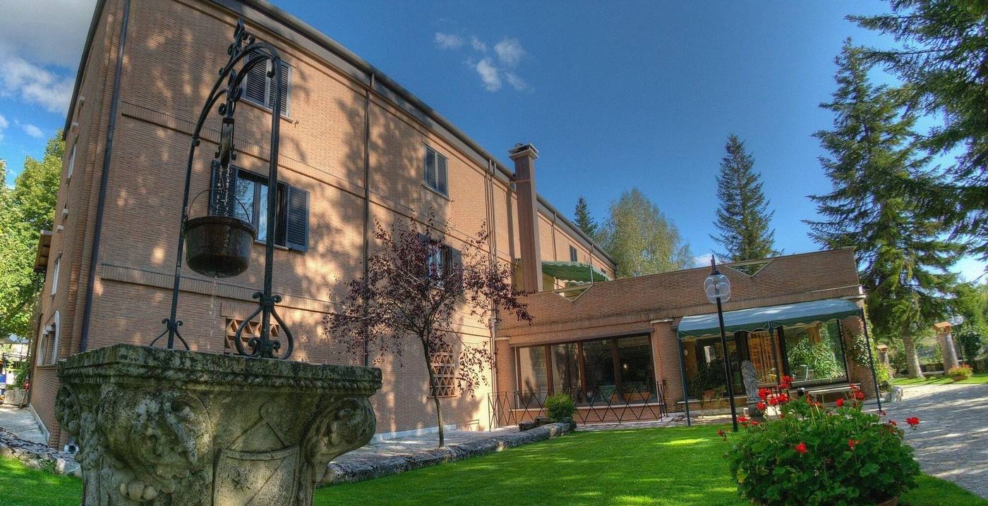 LH-Albergo-il-Picchio-General-view-1