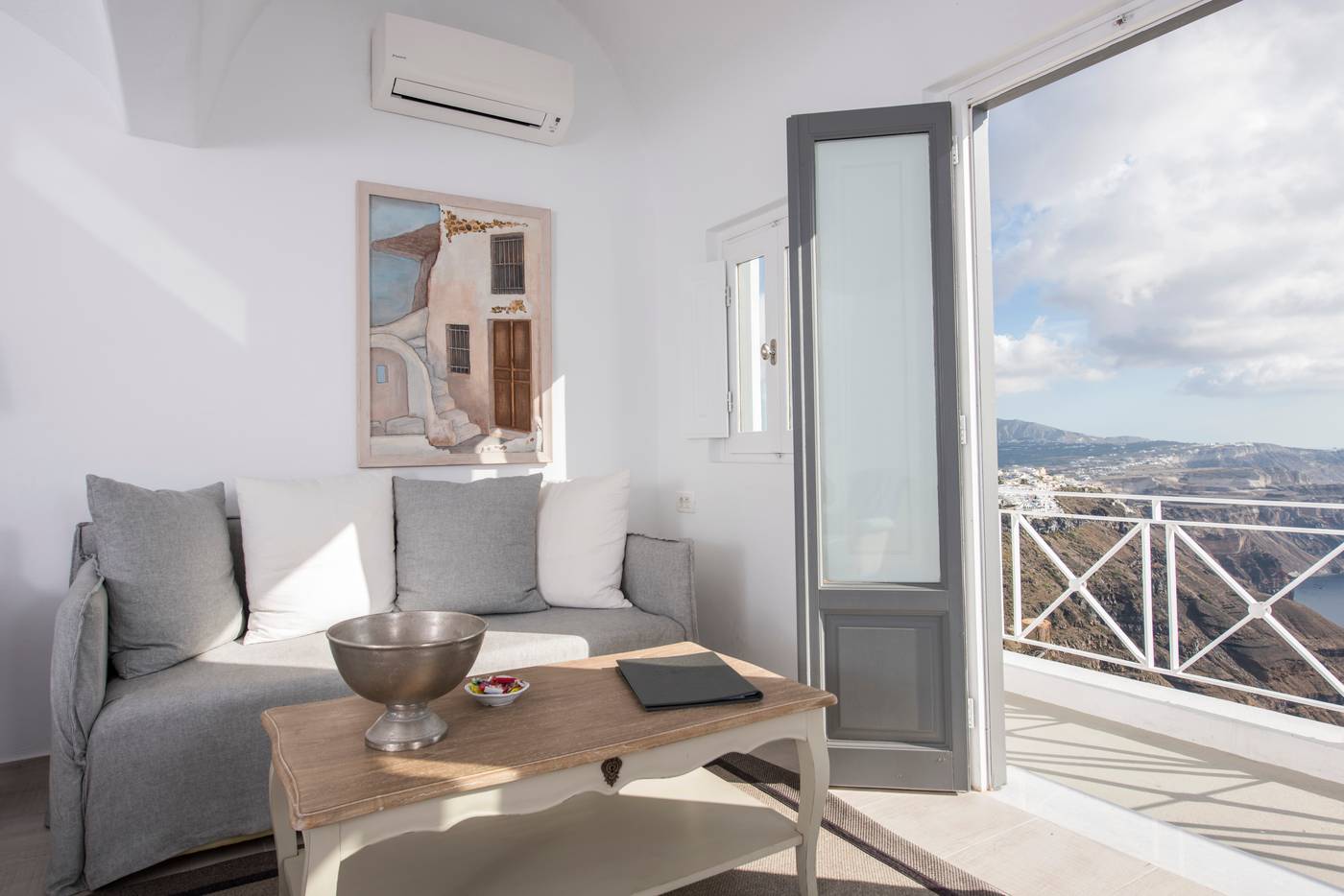 Aqua-Luxury-Suites-Room-15