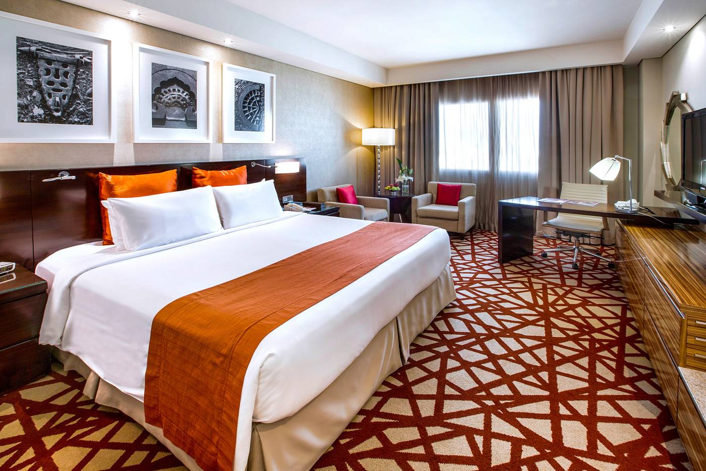 Hotel-Crowne-Plaza-Deira-Room-14
