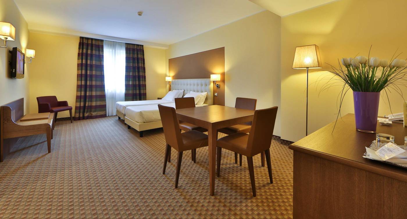 Best-Western-Grand-Htl-Guinigi-Room-5