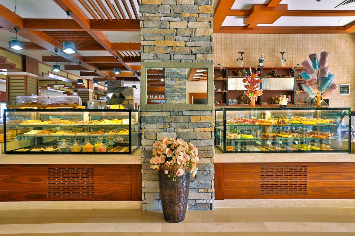 Crystal-Deluxe-Resort---Spa-Restaurant-30