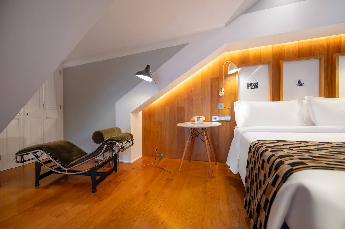 Browns-Downtown-Hotel-Room-17