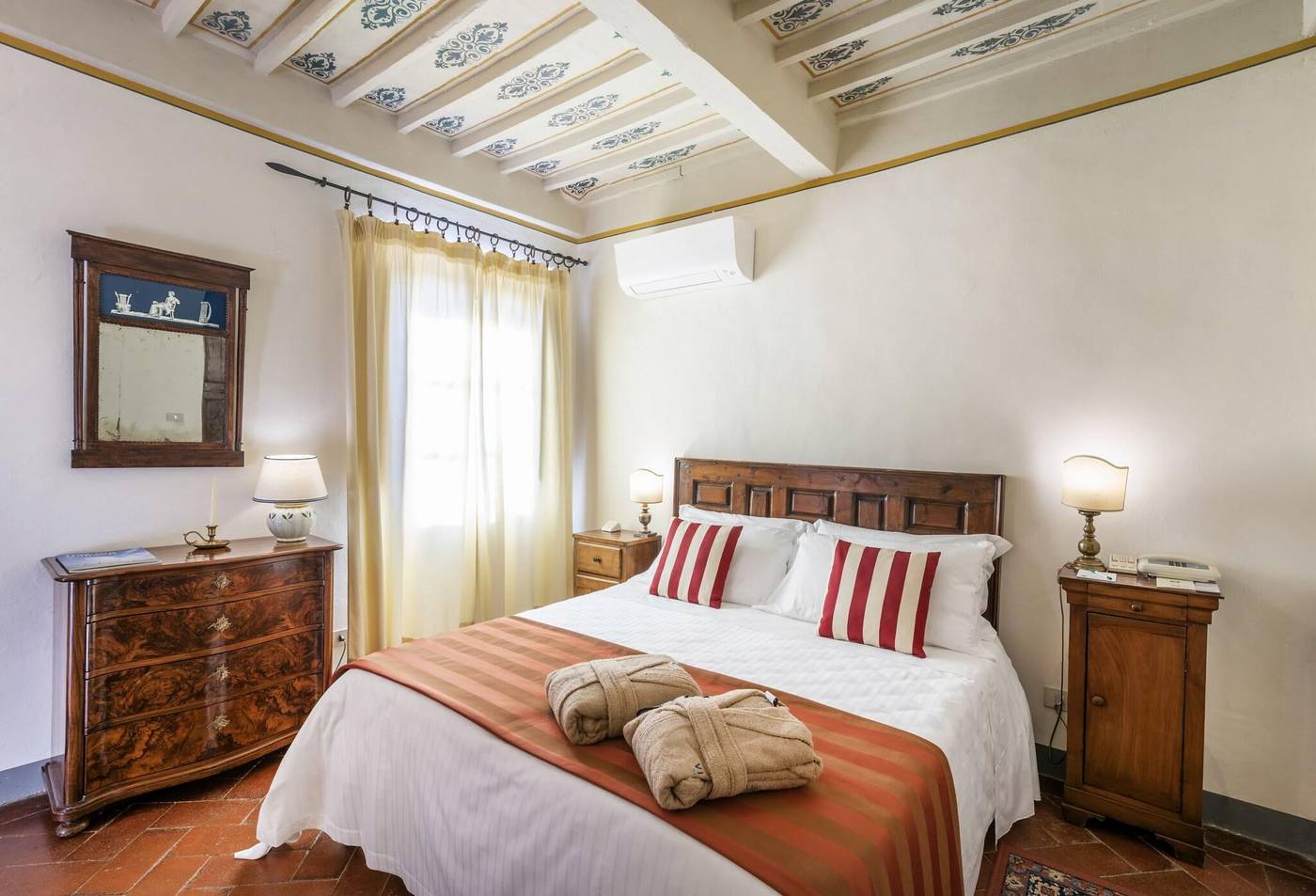 Relais-Vignale---Spa-Room-28