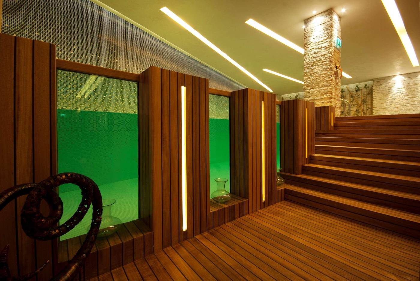 DoubleTree-by-Hilton-Hotel-Istanbul---Moda-Pool-64