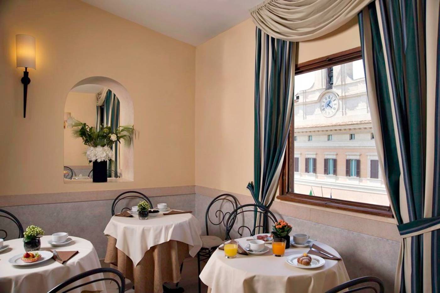 Colonna-Palace-General-view-6