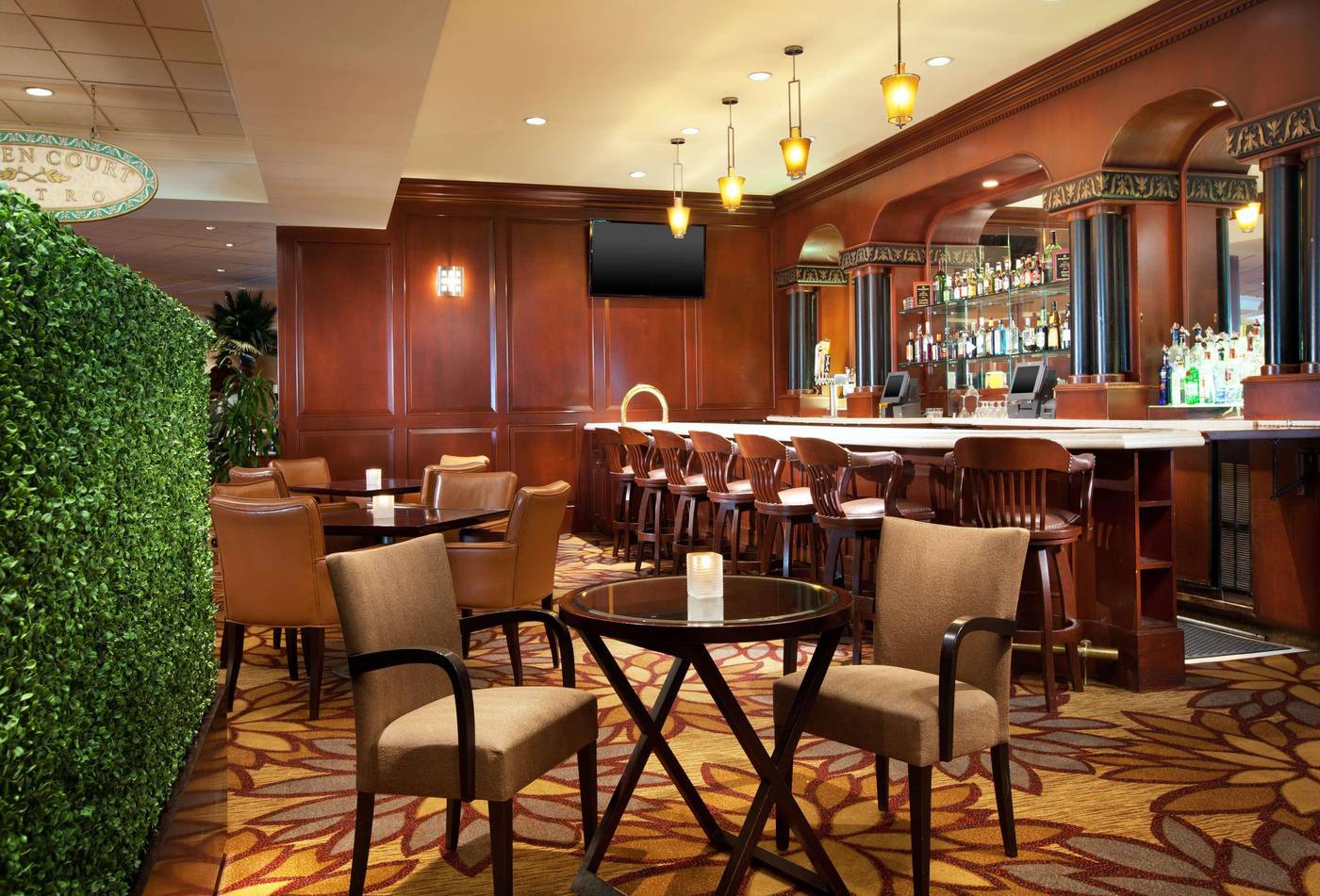 Anaheim-Majestic-Garden-Hotel-Bar-9