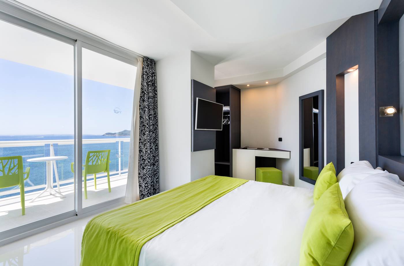 The-Ibiza-Twiins-Room-34