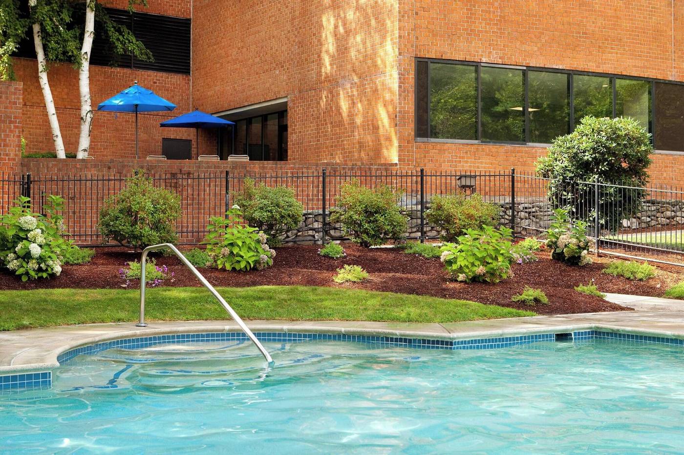 Boston-Marriott-Burlington-Pool-5