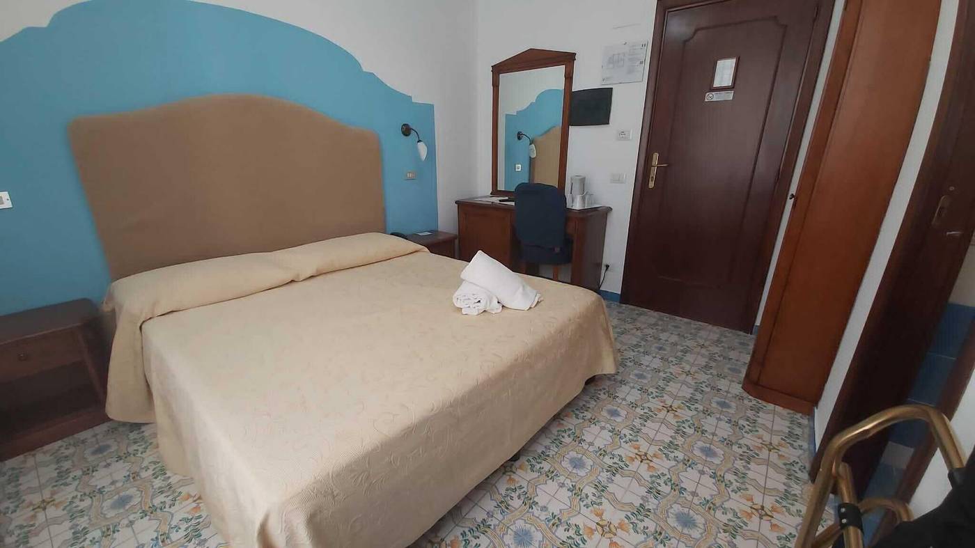 Amalfi-Room-45