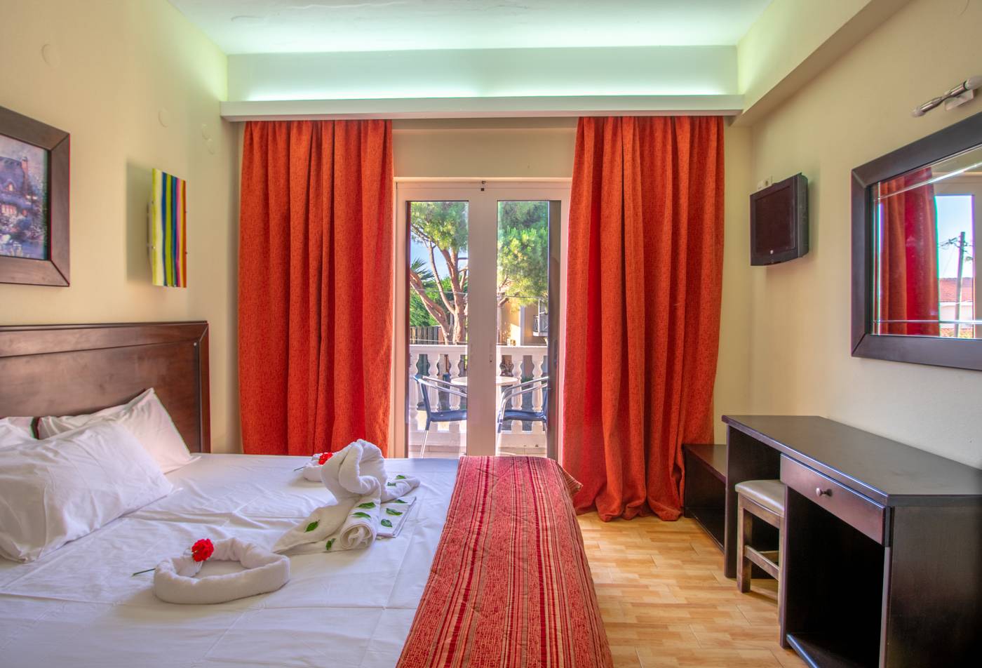 Paradise-Apartments-And-Studios-Room-28