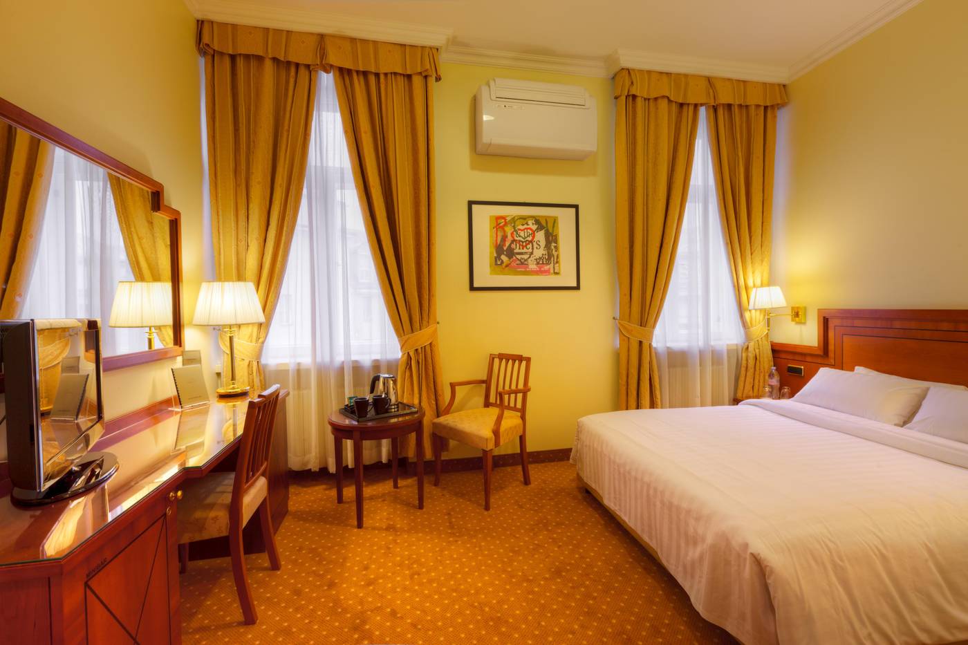 My-City-Hotel-Room-11