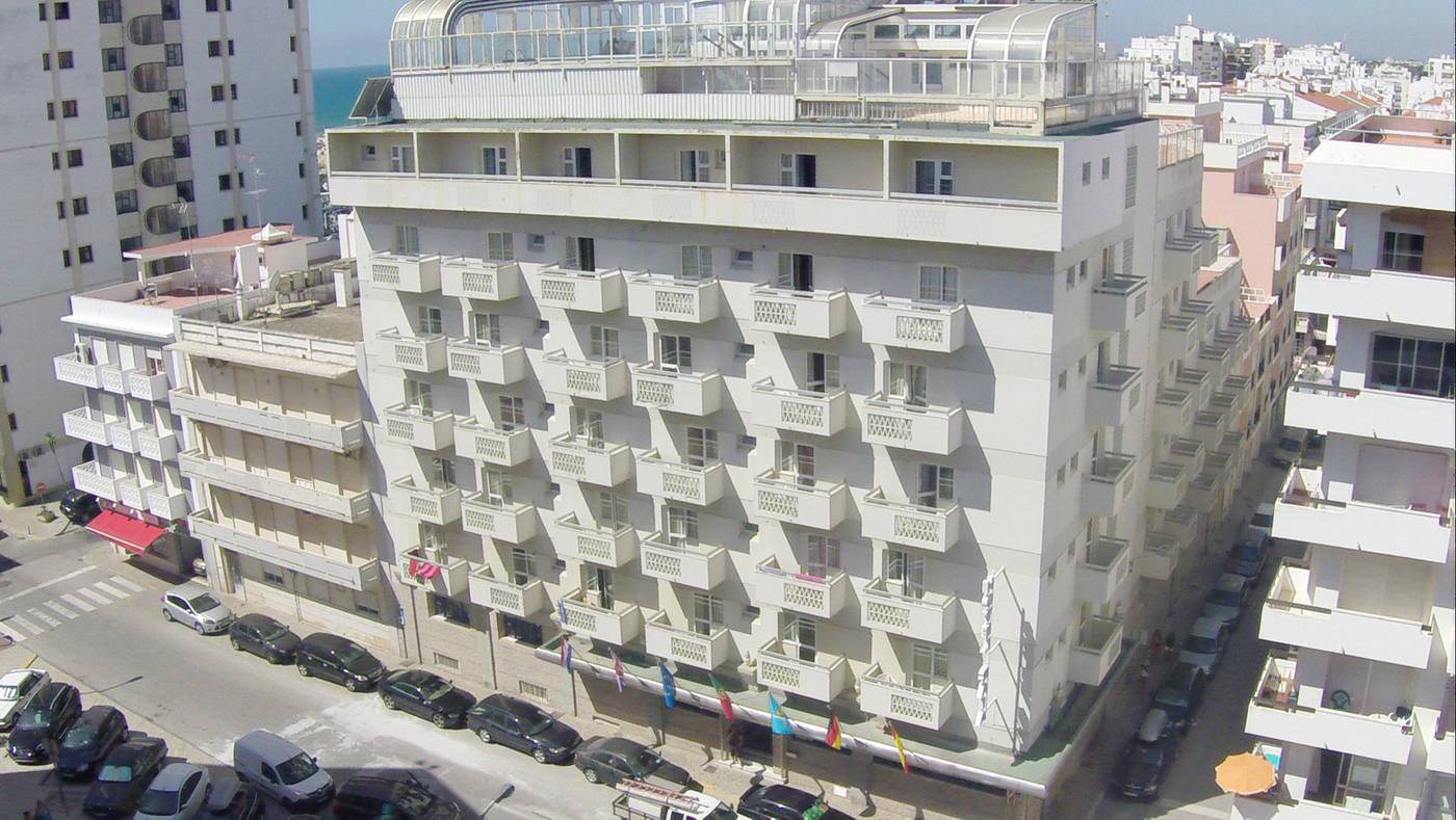 Baia-de-Monte-Gordo-General-view-6