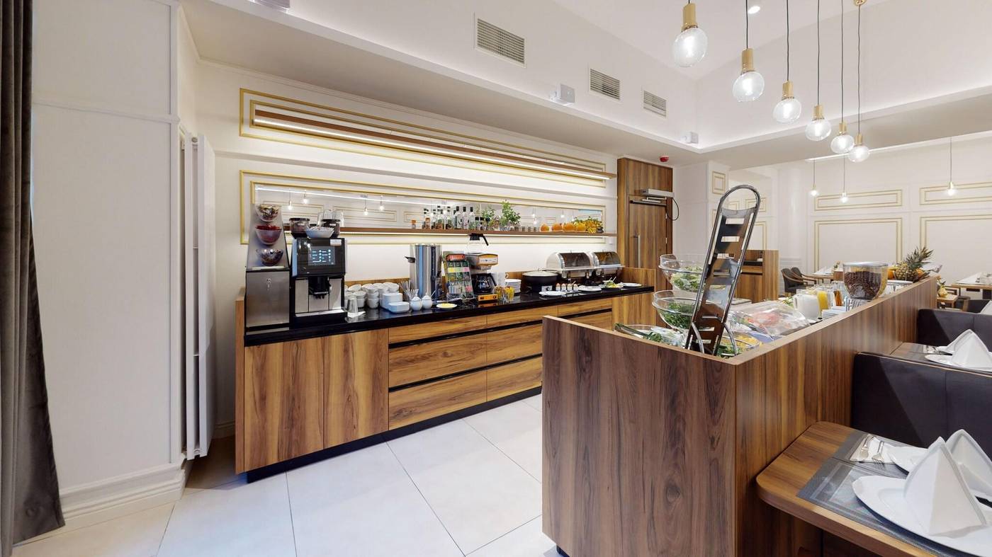 Sky-Hotel-Krakow-Restaurant-12