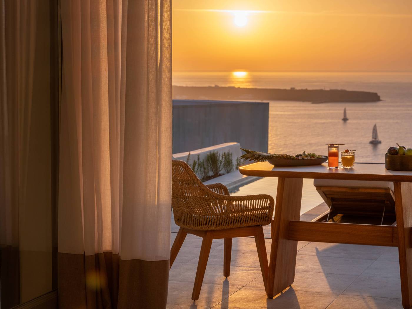 Santo Mine Oia Suites