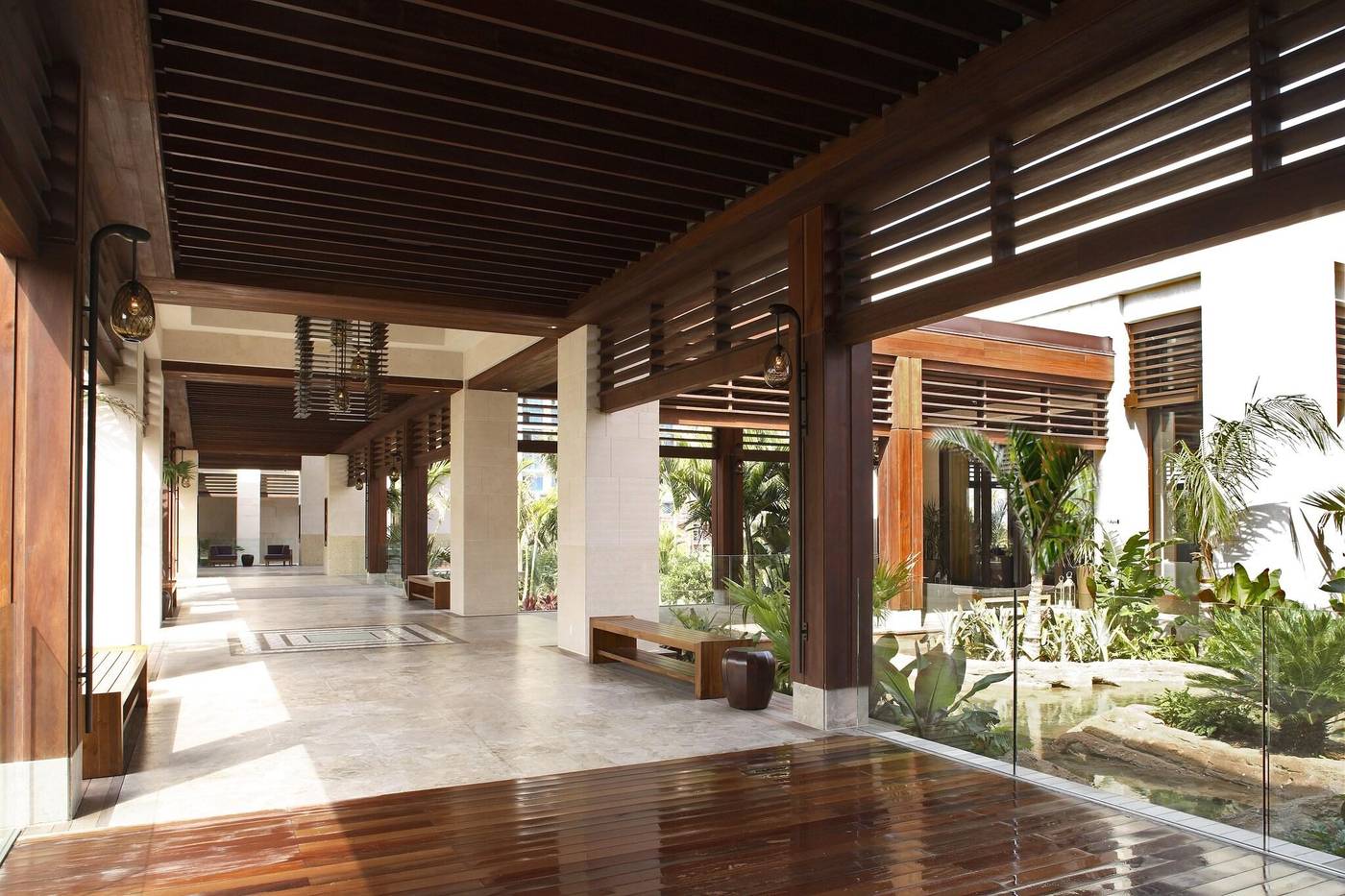 The-Cove-Atlantis-Lobby-50