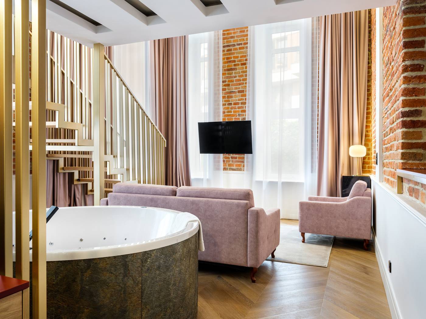 Hotel-Golden-Queen-Room-34