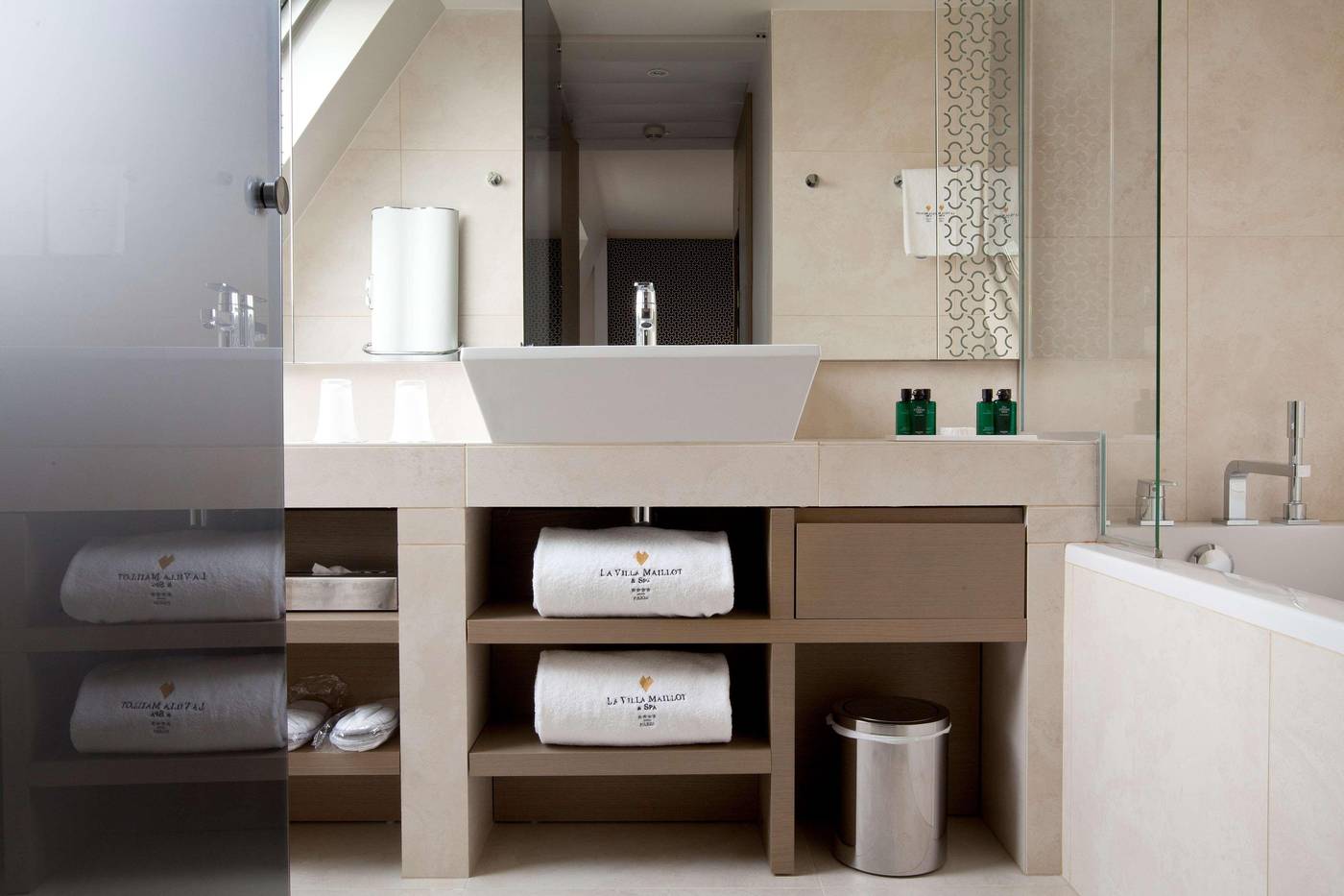 La-Villa-Maillot---Arc-de-Triomphe-Room-55