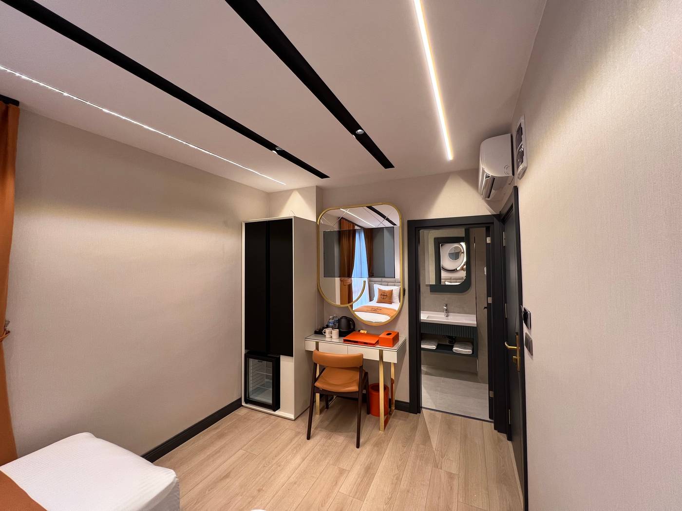 Elysian-Airport-Hotel-Room-45