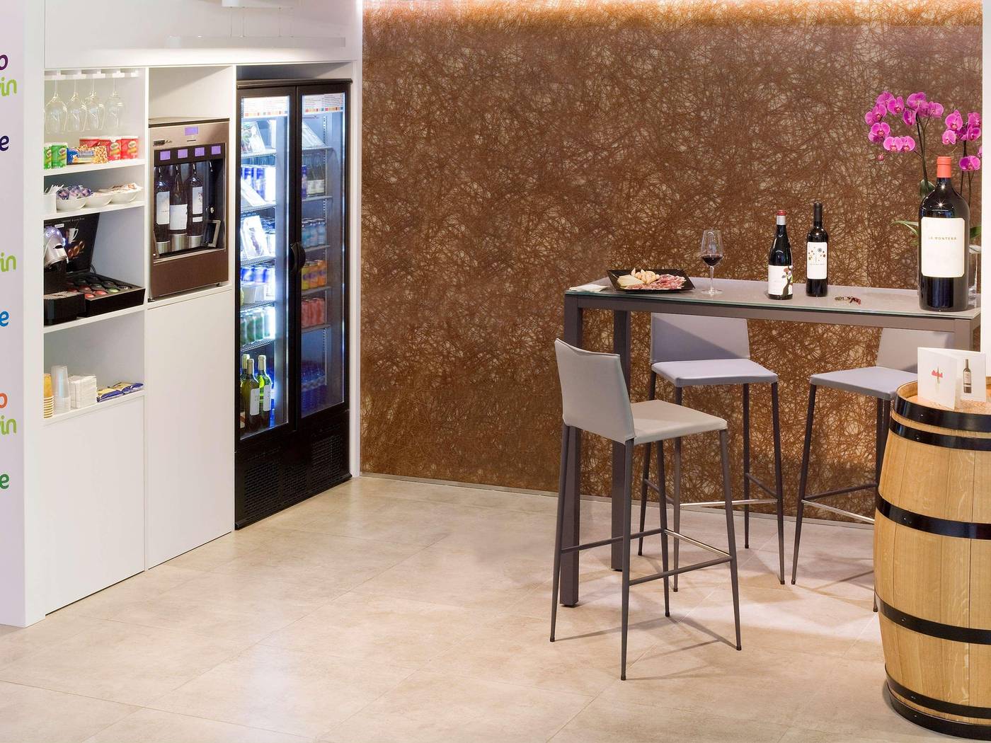 Ibis-Styles-Madrid-Prado-Bar-13