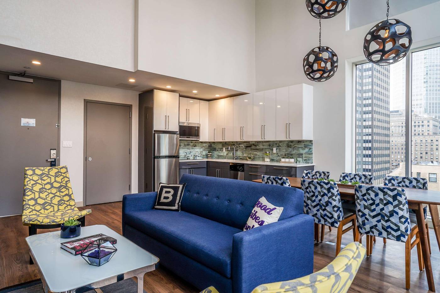 The-Bernic-New-York-City-Tapestry-Col-by-Hilton-Room-3