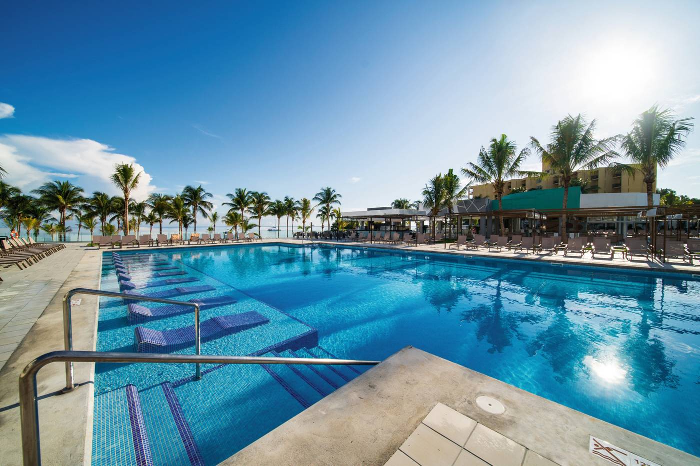 Riu-Ocho-Rios-All-Inclusive-Pool-4