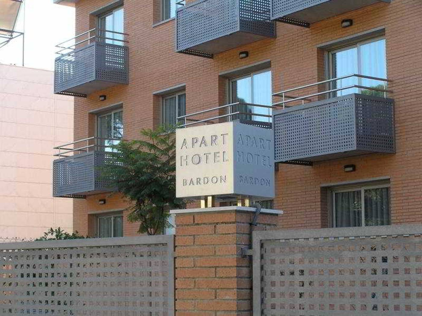 Bardon-Golden-Coast-Aparthotel-General-view-3