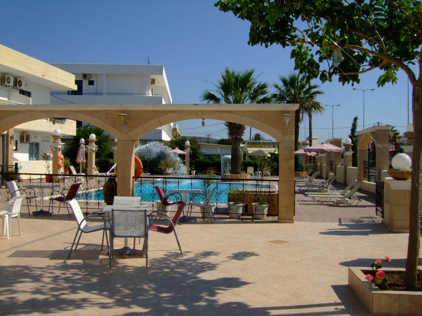 Antonios-Hotel-Pool-8