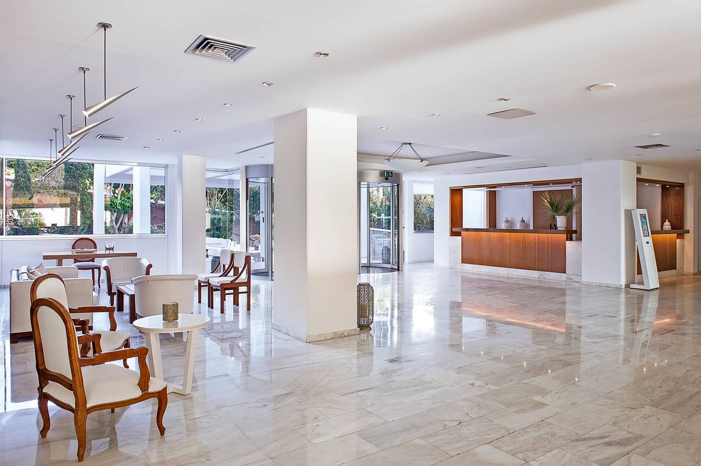 Grecian-Sands-Hotel-Lobby-47