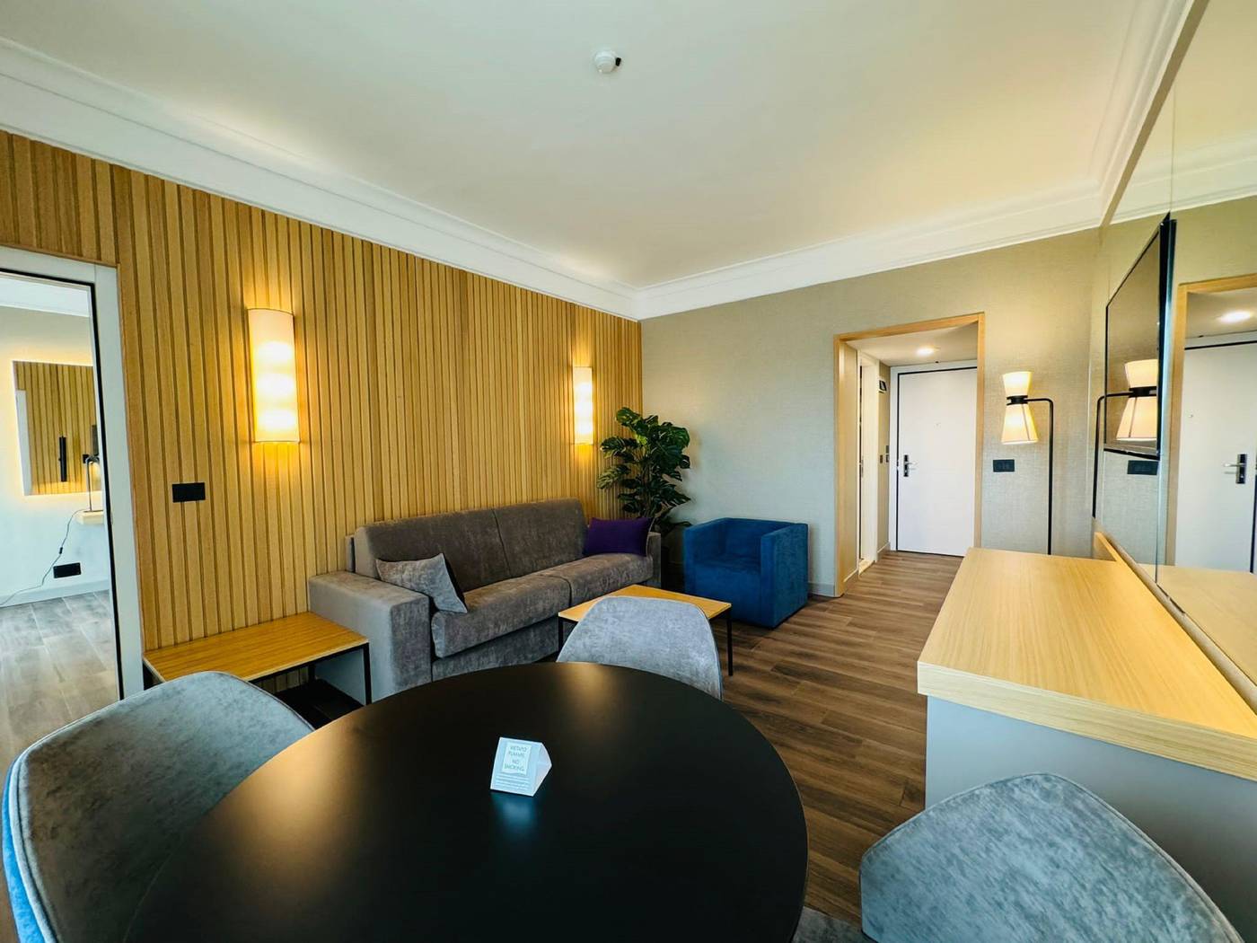 Crowne-Plaza-Rome---St--Peter-s-Room-44