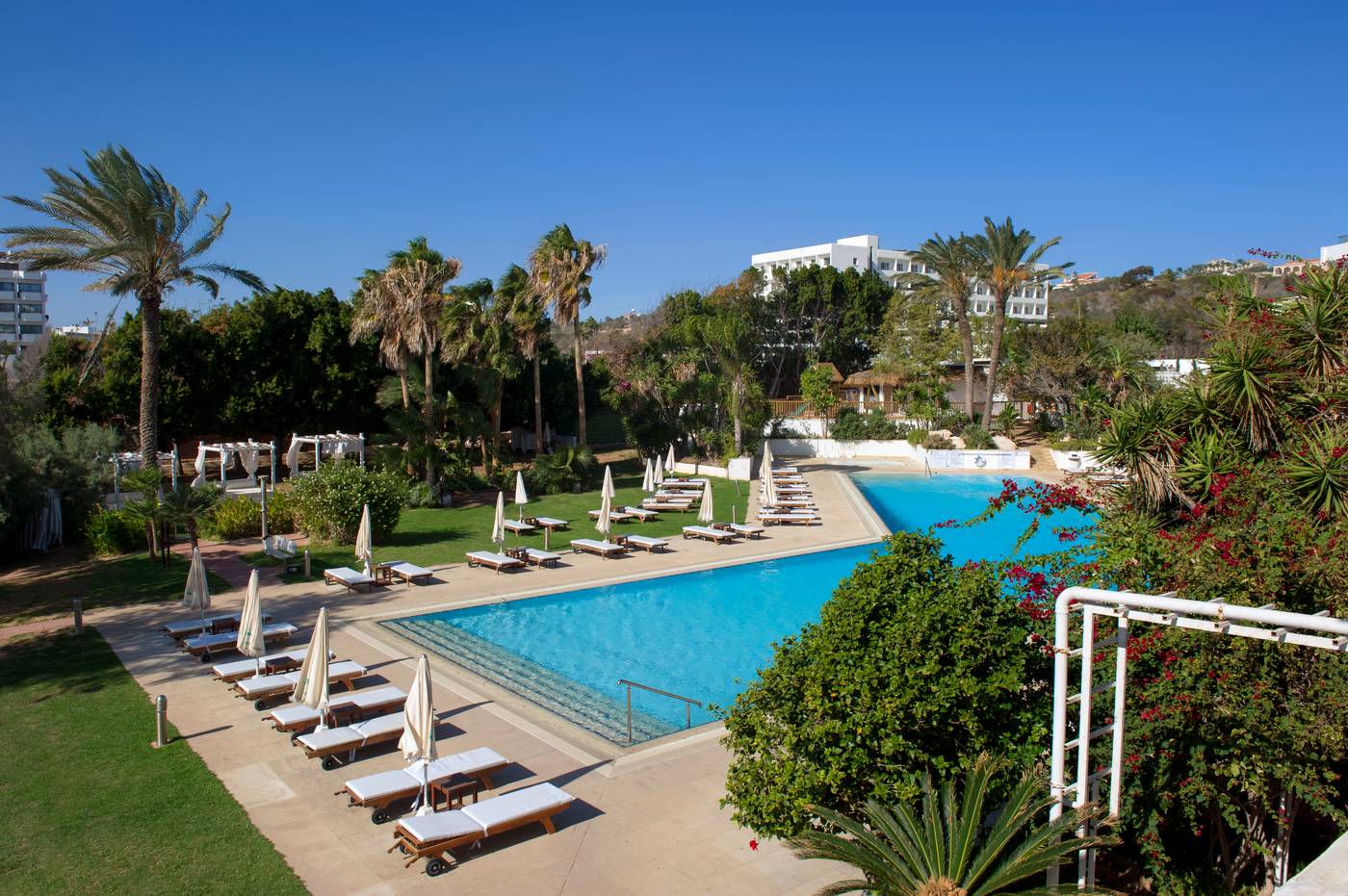 Grecian-Sands-Hotel-Pool-4