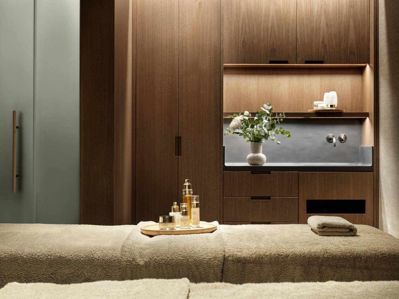 Avra-Collection-Hermes-Hotel-Sports-and-Entertainment-64