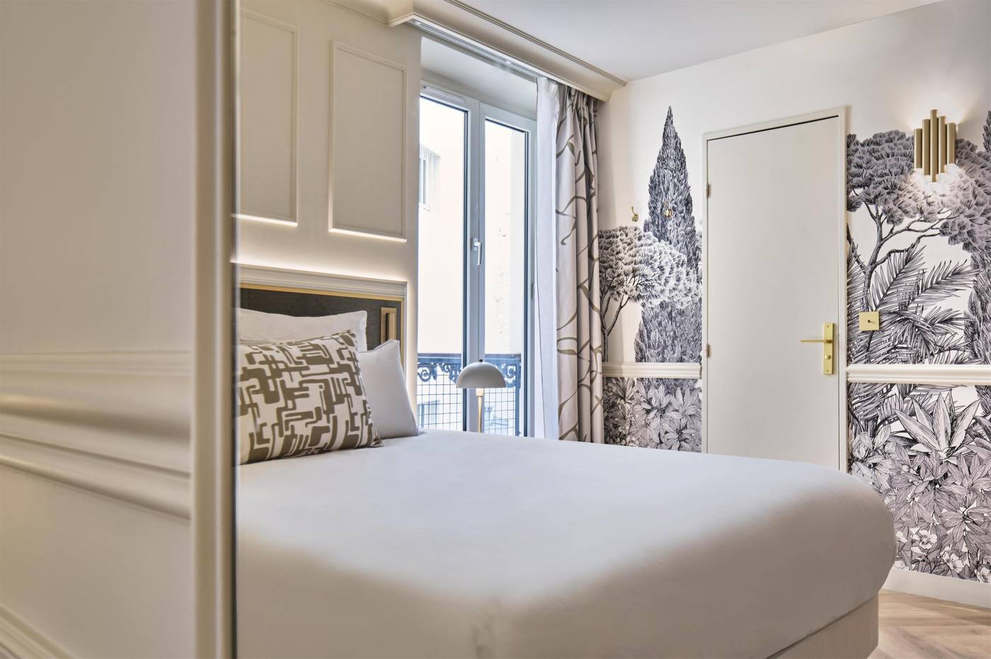 Moulin-Plaza-Room-27