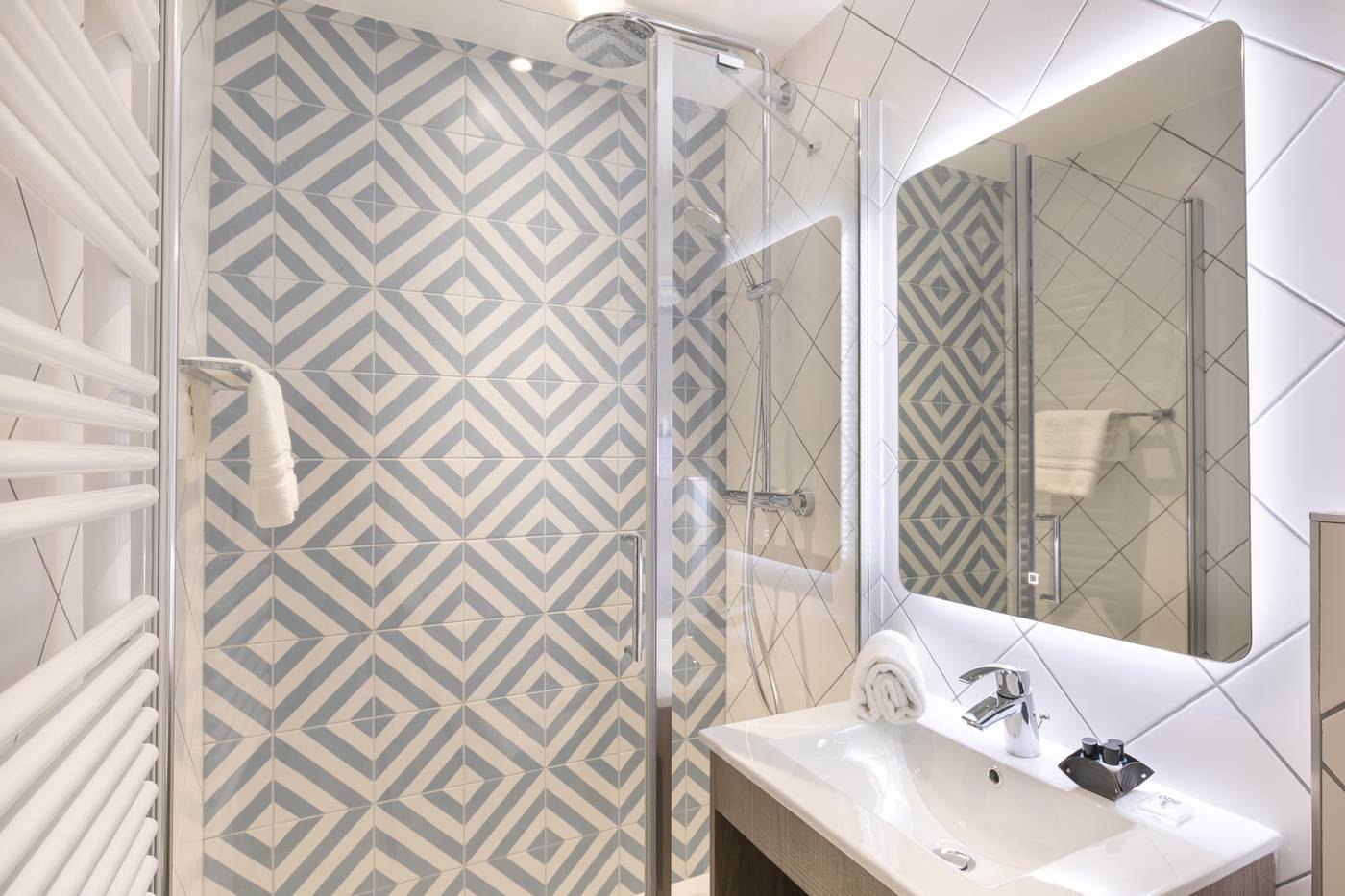 The-Deck-Hotel-by-HappyCulture-Room-18