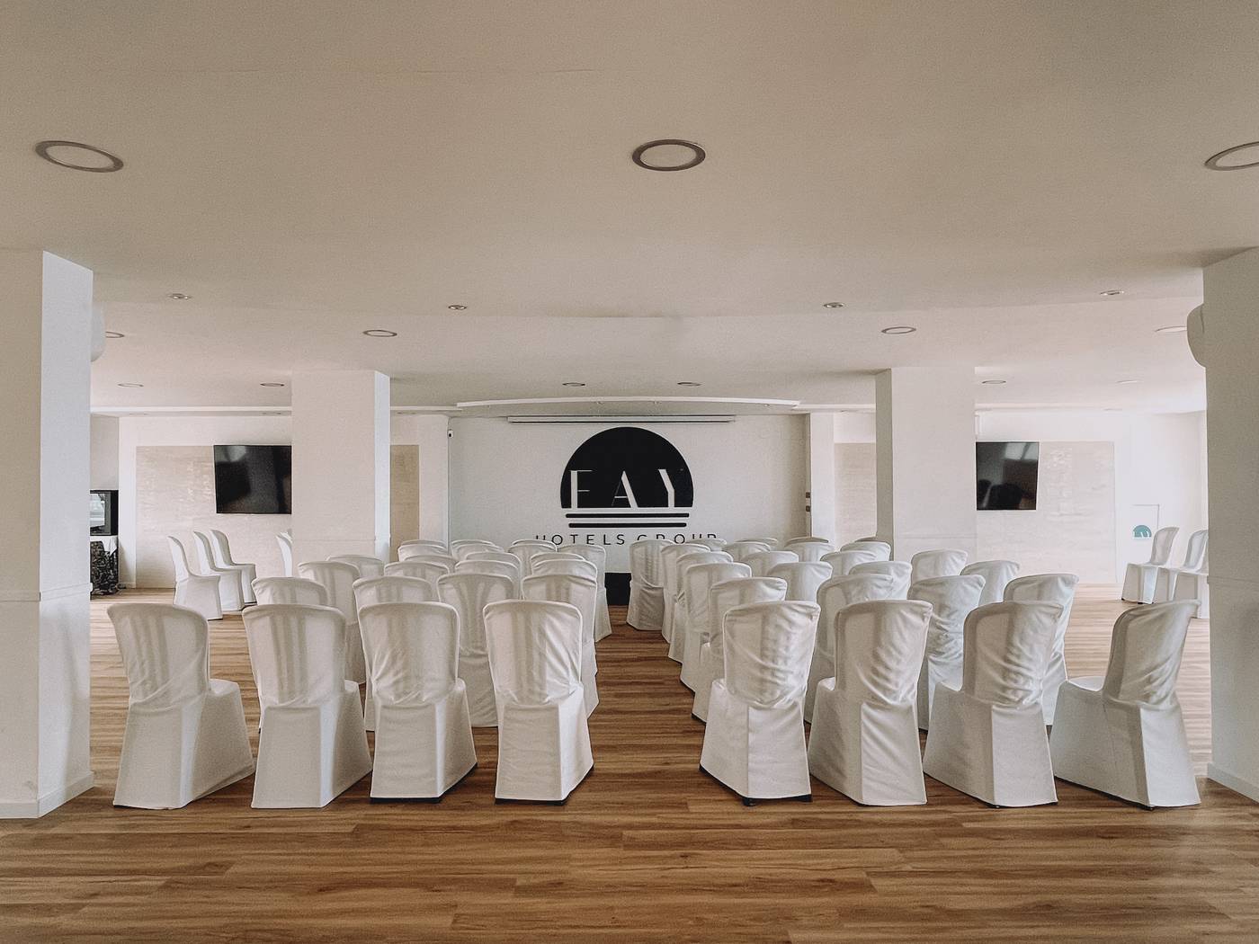 Fay-Victoria-Beach-Conferences-46