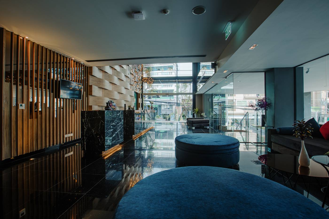 Rak-Elegant-Hotel-Patong-Lobby-39