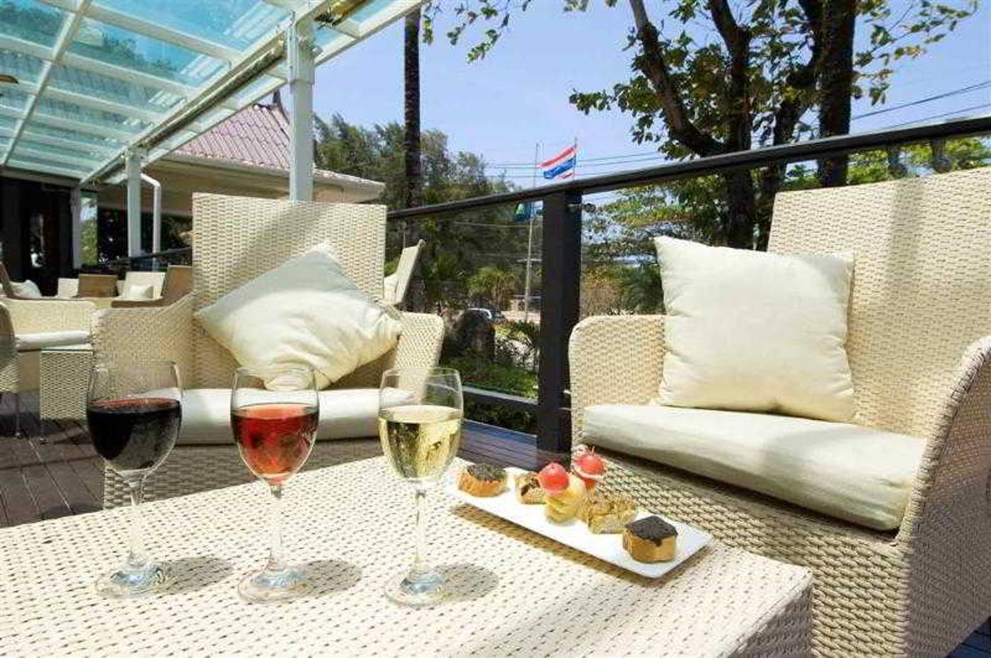 All-Seasons-Naiharn-Phuket-Bar-11