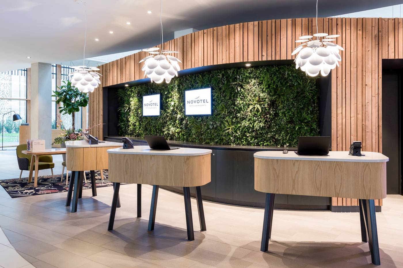 Novotel-Amsterdam-Schiphol-Airport-Lobby-2