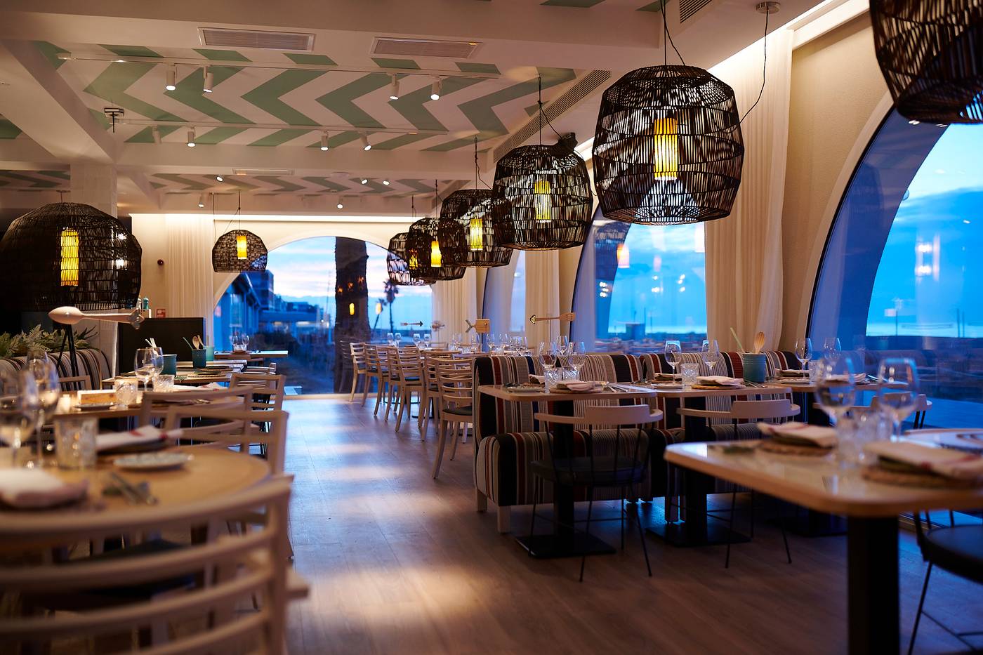 Apartamentos-Playa-De-Castelldefels-Restaurant-49