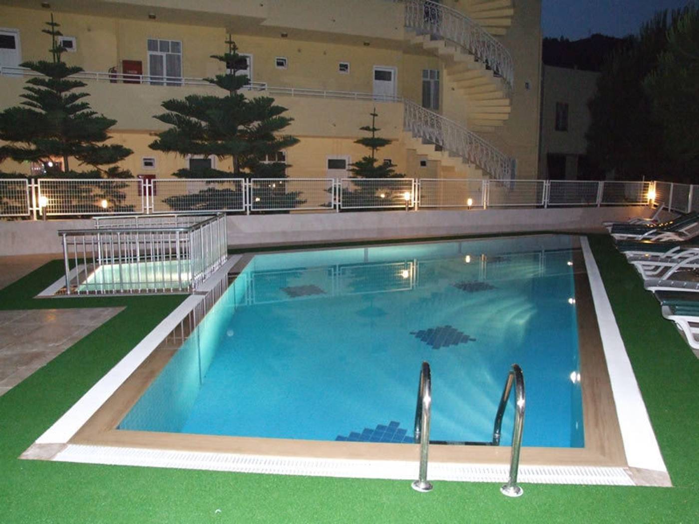 Babadan-Boutique-Pool-2