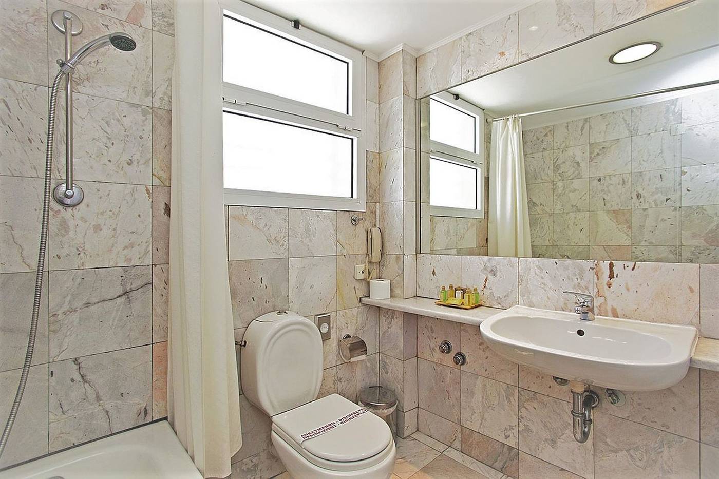 Congo-Palace-Hotel-Room-40