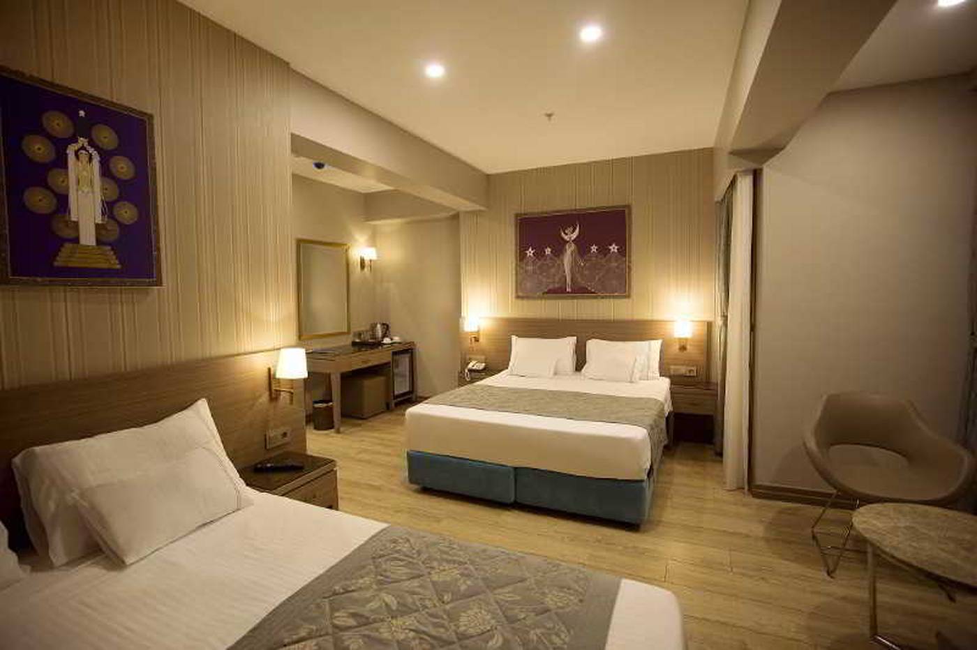 Taximist-Hotel-Room-20