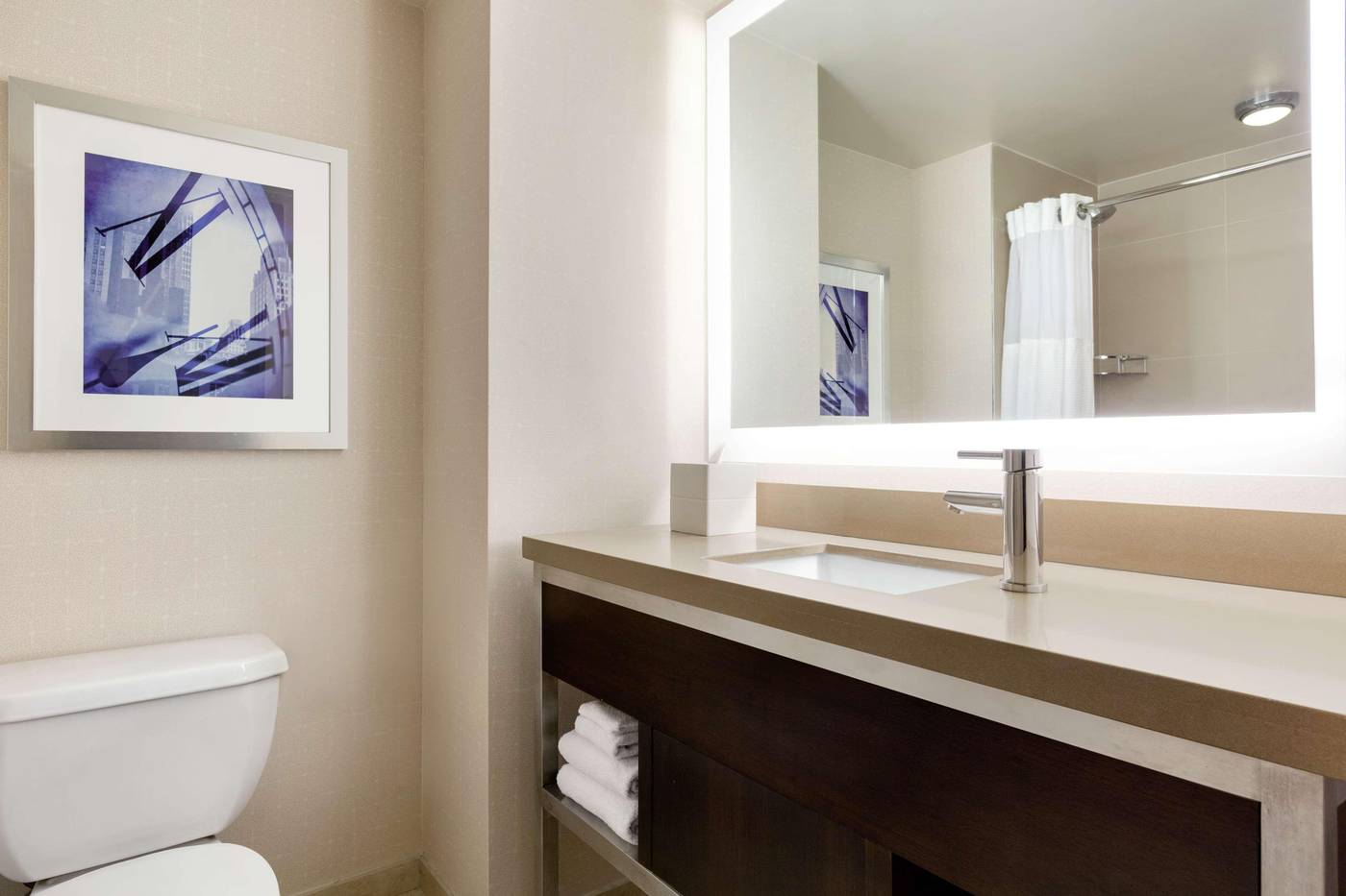 Hilton-New-York-Times-Square-Room-47