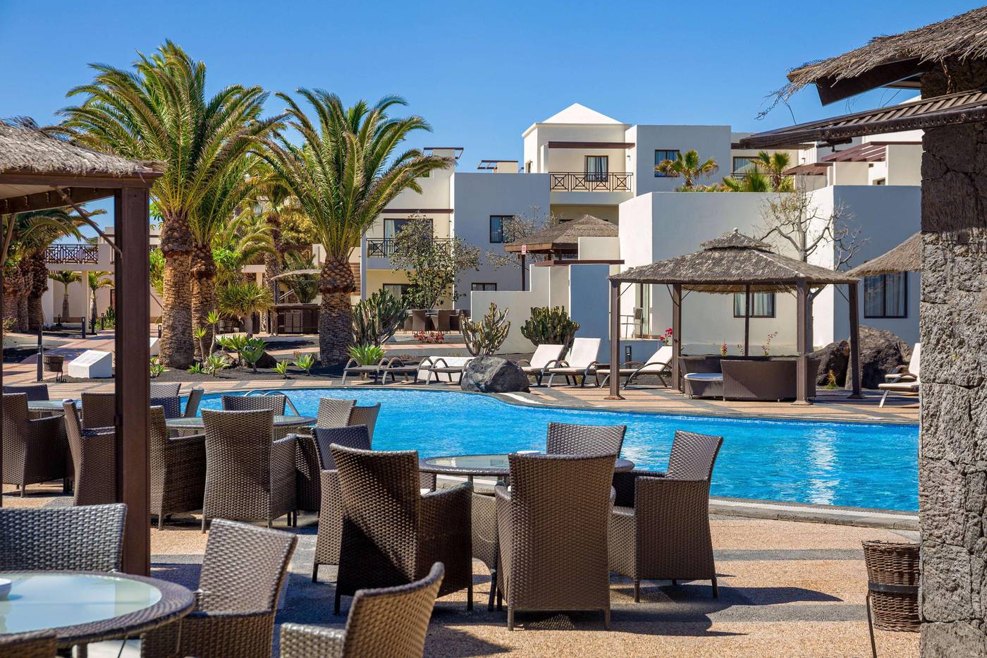 Vitalclass-Lanzarote-SPA---Wellness-Resort-Pool-6