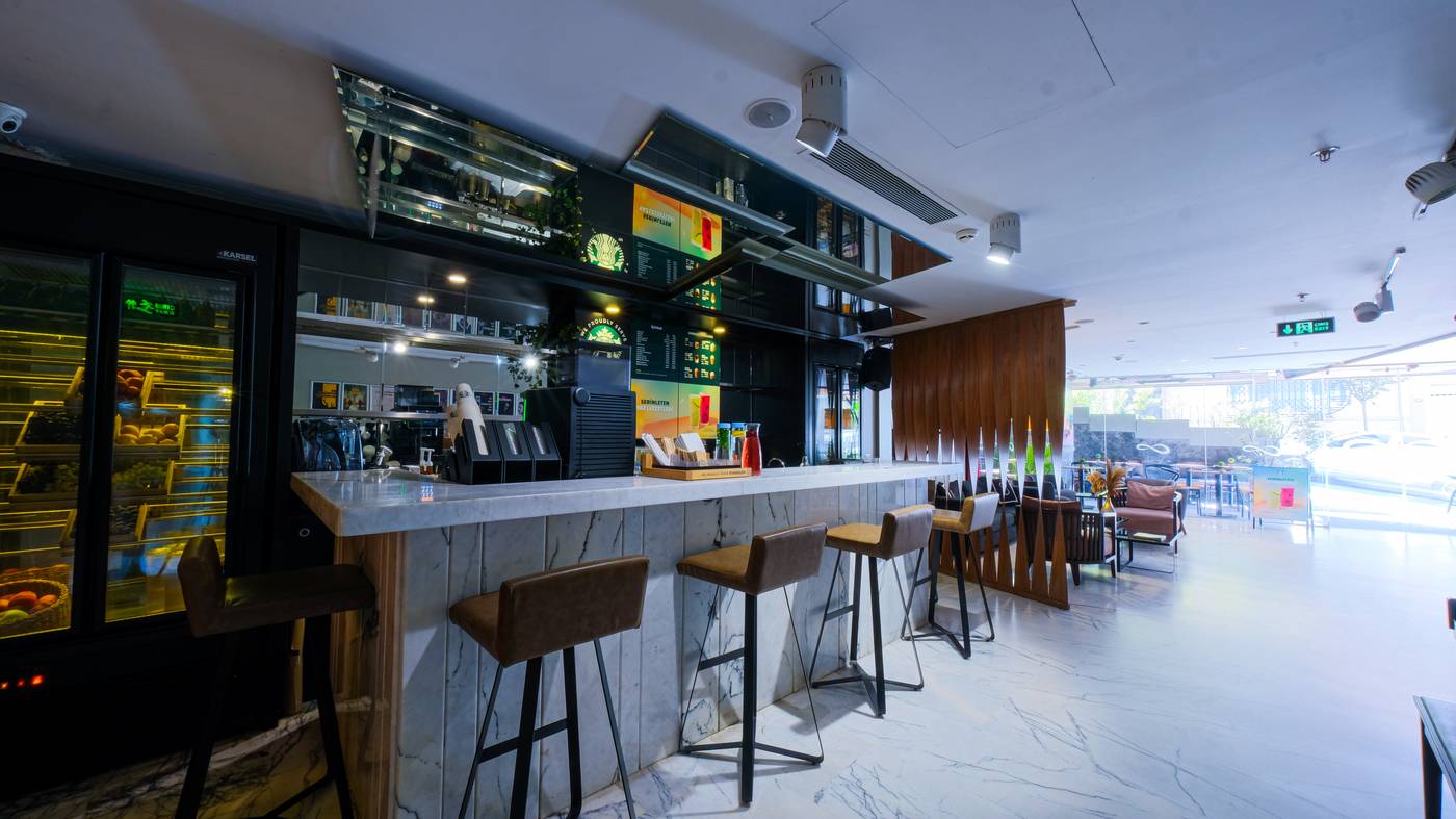 Endless-Art-Hotel-Lobby-11